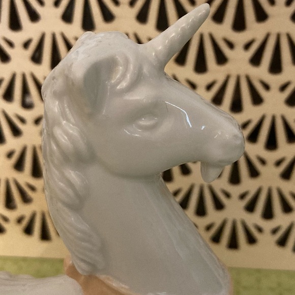 Avon Vintage Unicorn Pompander Tapestry Collection - Picture 4 of 8